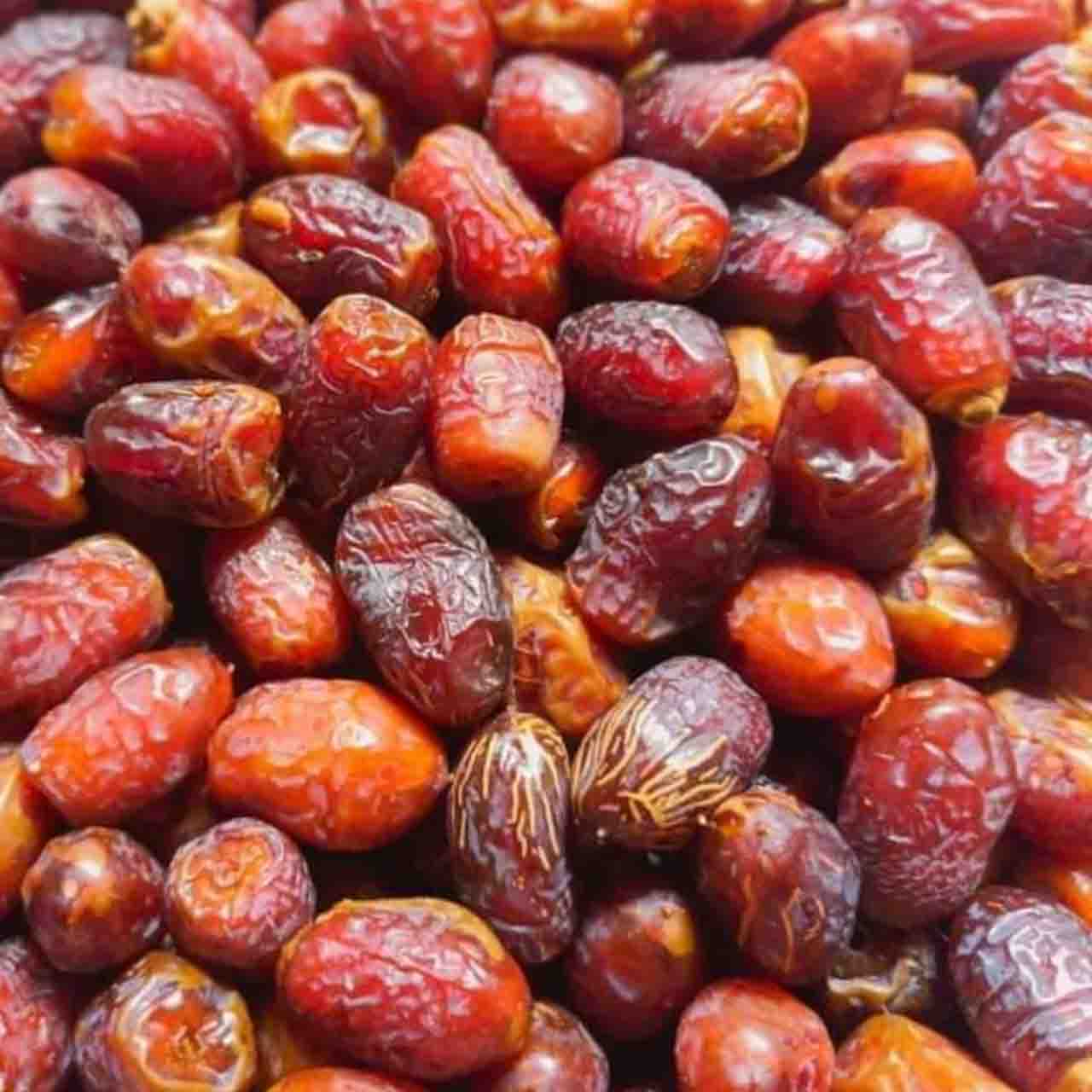 প্রিমিয়াম ইউএই দাবাস খেজুর 1Kg (গোল্ডেন ব্রাউন ও পুষ্টিকর)